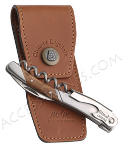 Les meilleurs sommeliers du monde, Ch&acirc;teau Laguiole Grand Cru, Markus Del Monego (Meilleur Sommelier du Monde 1998), son sommelier est en cep de vigne avec une longue mitre et le levier est grav� � ses initiales.